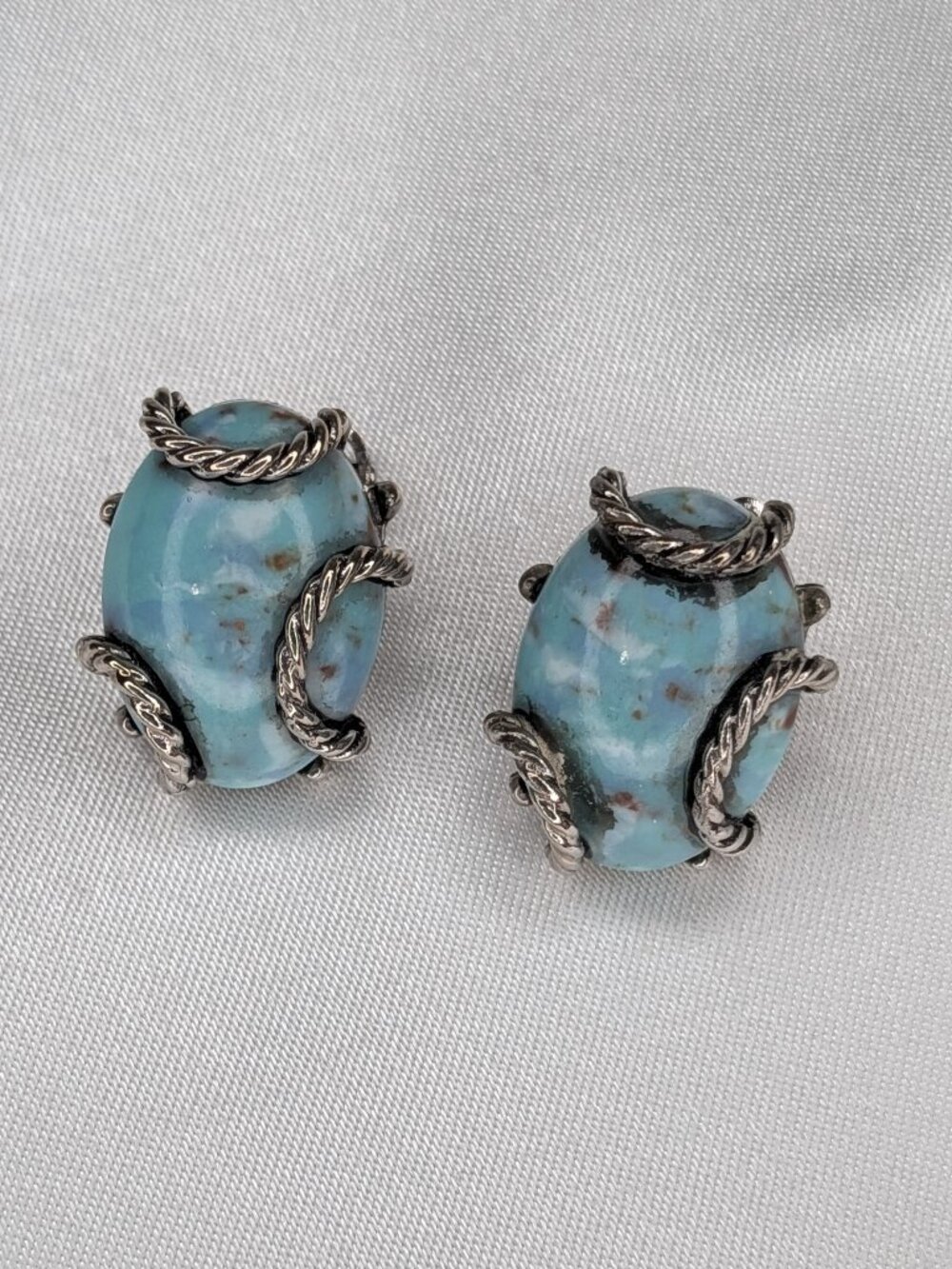 Vintage Blue Stone Clip‑On Earrings — Oval Cabochon, Rope Silver Tone Setting